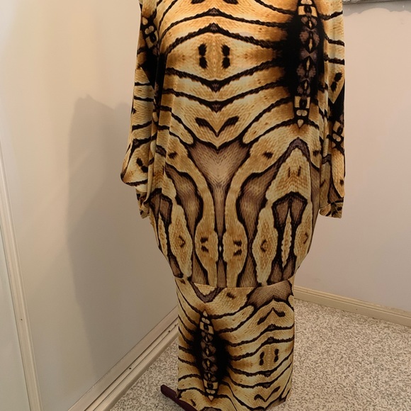 CHARLIE BROWN batwing dress - Picture 6 of 10